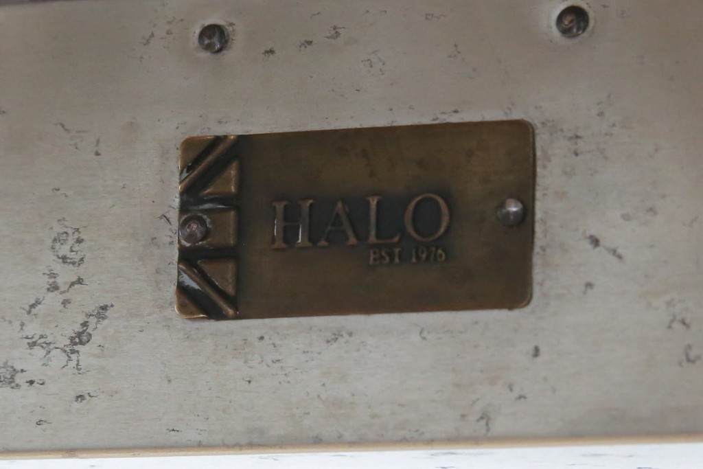 中古　HALO(ハロ)　BOSTON DINING TABLE(ボストンダイニングテーブル)　アルミニウムの重厚な風合いが魅力のダイニングテーブル　定価約27万円　(R-089442)