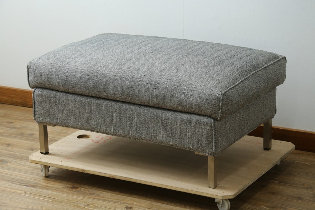 中古　ACTUS(アクタス)取扱い　eilersen(アイラーセン)　GROUP-E MELLOW(メロー)　ストリームラインソファ(STREAMLINESOFA)　ヘッドレスト付き2人掛けソファとオットマンのセット　(R-089444)
