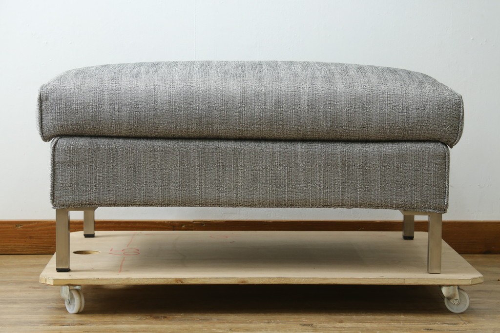 中古　ACTUS(アクタス)取扱い　eilersen(アイラーセン)　GROUP-E MELLOW(メロー)　ストリームラインソファ(STREAMLINESOFA)　ヘッドレスト付き2人掛けソファとオットマンのセット　(R-089444)
