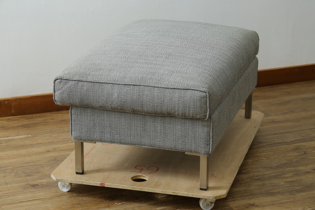 中古　ACTUS(アクタス)取扱い　eilersen(アイラーセン)　GROUP-E MELLOW(メロー)　ストリームラインソファ(STREAMLINESOFA)　ヘッドレスト付き2人掛けソファとオットマンのセット　(R-089444)