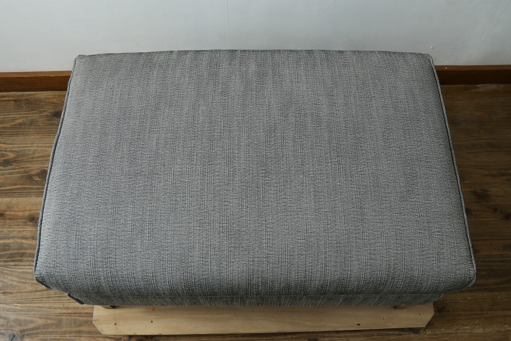 中古　ACTUS(アクタス)取扱い　eilersen(アイラーセン)　GROUP-E MELLOW(メロー)　ストリームラインソファ(STREAMLINESOFA)　ヘッドレスト付き2人掛けソファとオットマンのセット　(R-089444)