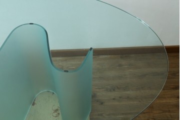 中古　FIAM ITALIA(フィアム・イタリア)　MAREA(マレア)　名作　脚部の波打つデザインが印象的なガラステーブル　定価約150万円　(R-089446)