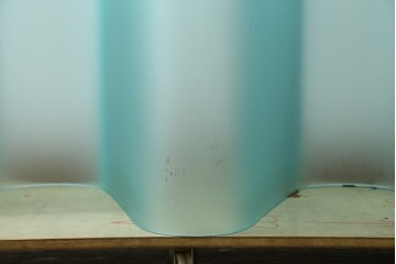 中古　FIAM ITALIA(フィアム・イタリア)　MAREA(マレア)　名作　脚部の波打つデザインが印象的なガラステーブル　定価約150万円　(R-089446)