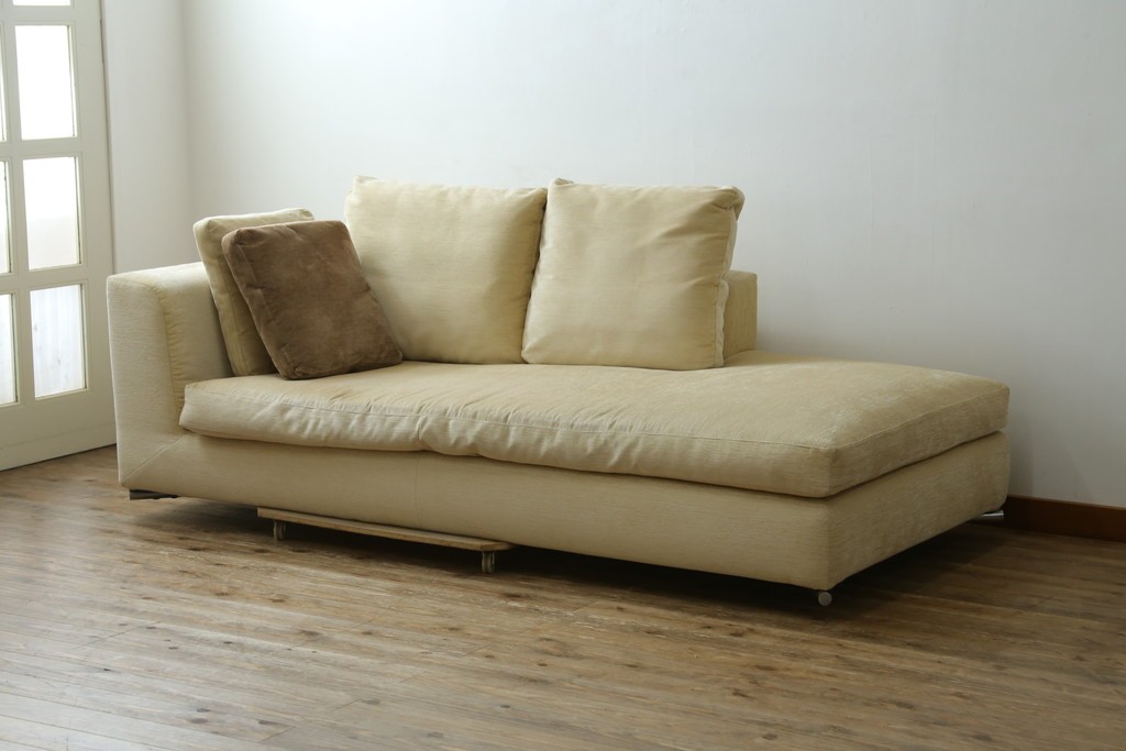 中古　美品　ミノッティ(Minotti)　パウエル(Powell)　ゆったりとくつろげるモダンなソファ　定価約240万円　(R-089447)