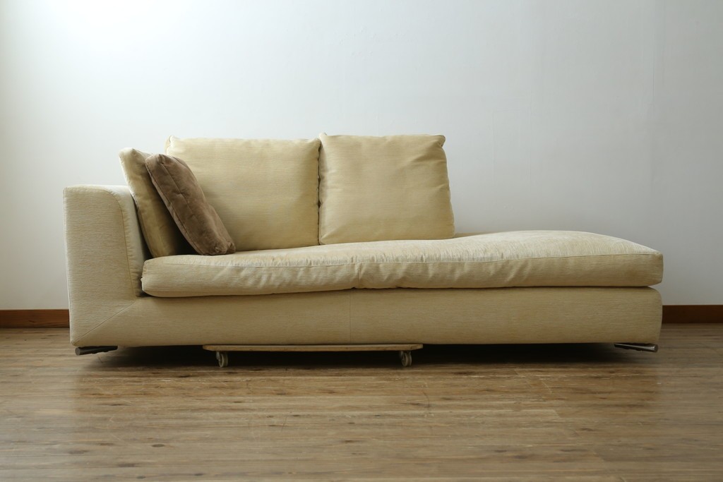 中古　美品　ミノッティ(Minotti)　パウエル(Powell)　ゆったりとくつろげるモダンなソファ　定価約240万円　(R-089447)