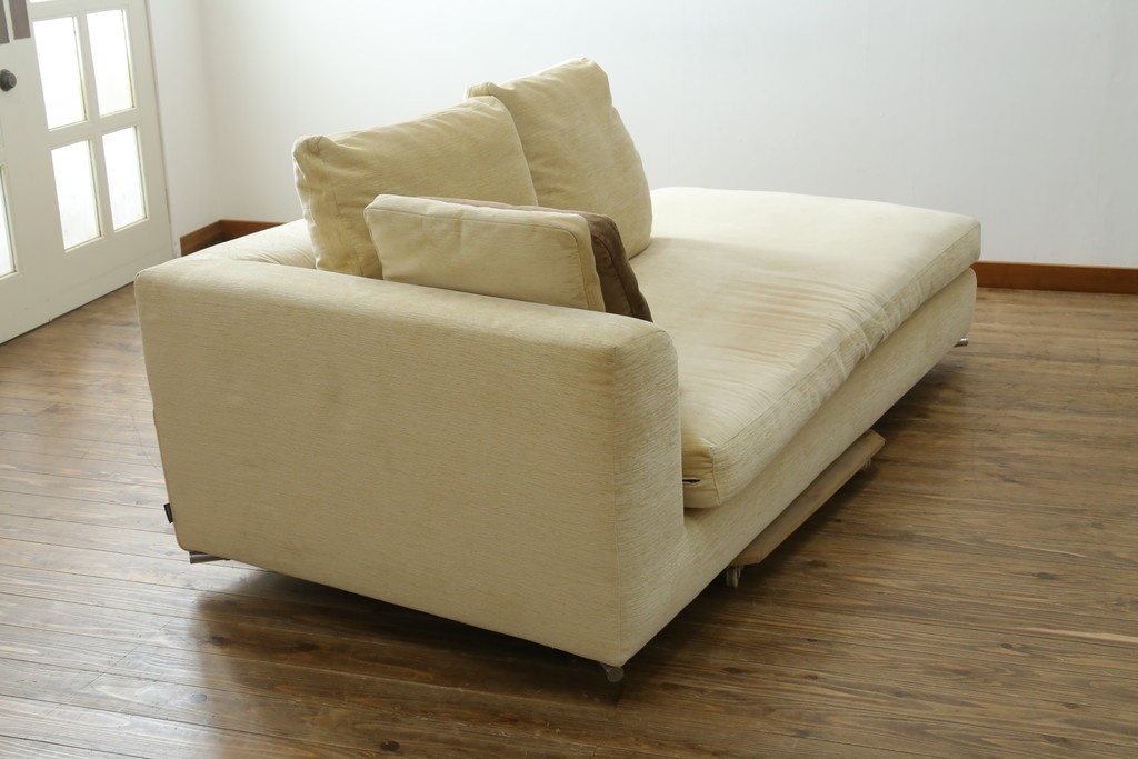 中古　美品　ミノッティ(Minotti)　パウエル(Powell)　ゆったりとくつろげるモダンなソファ　定価約240万円　(R-089447)