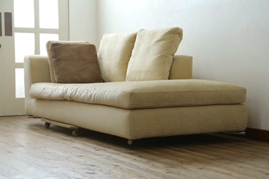 中古　美品　ミノッティ(Minotti)　パウエル(Powell)　ゆったりとくつろげるモダンなソファ　定価約240万円　(R-089447)