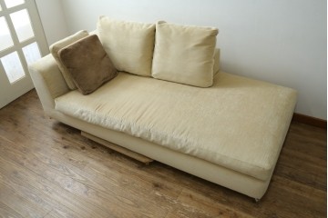中古　美品　ミノッティ(Minotti)　パウエル(Powell)　ゆったりとくつろげるモダンなソファ　定価約240万円　(R-089447)