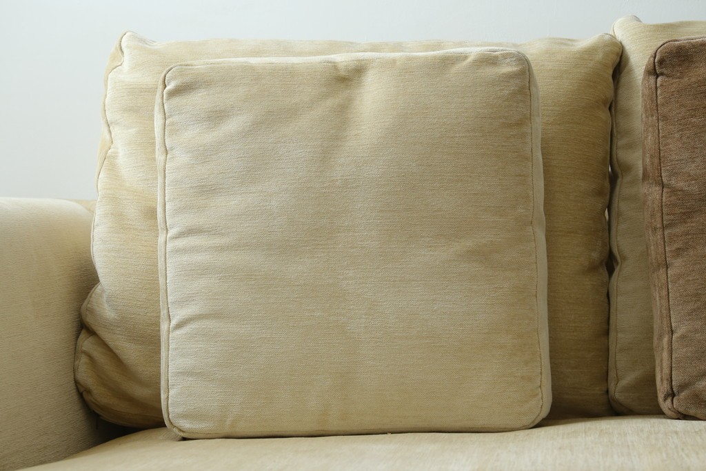 中古　美品　ミノッティ(Minotti)　パウエル(Powell)　ゆったりとくつろげるモダンなソファ　定価約240万円　(R-089447)