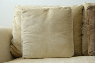 中古　美品　ミノッティ(Minotti)　パウエル(Powell)　ゆったりとくつろげるモダンなソファ　定価約240万円　(R-089447)