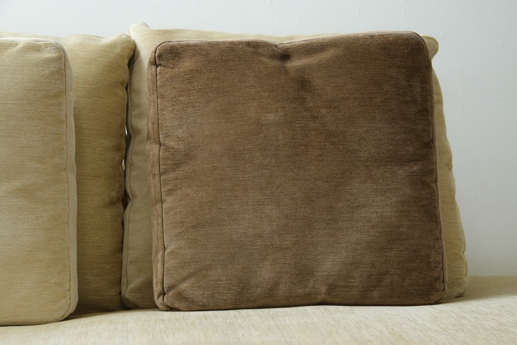 中古　美品　ミノッティ(Minotti)　パウエル(Powell)　ゆったりとくつろげるモダンなソファ　定価約240万円　(R-089447)