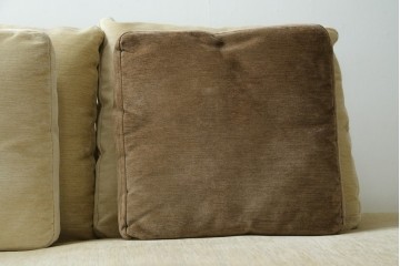 中古　美品　ミノッティ(Minotti)　パウエル(Powell)　ゆったりとくつろげるモダンなソファ　定価約240万円　(R-089447)