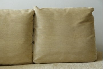 中古　美品　ミノッティ(Minotti)　パウエル(Powell)　ゆったりとくつろげるモダンなソファ　定価約240万円　(R-089447)