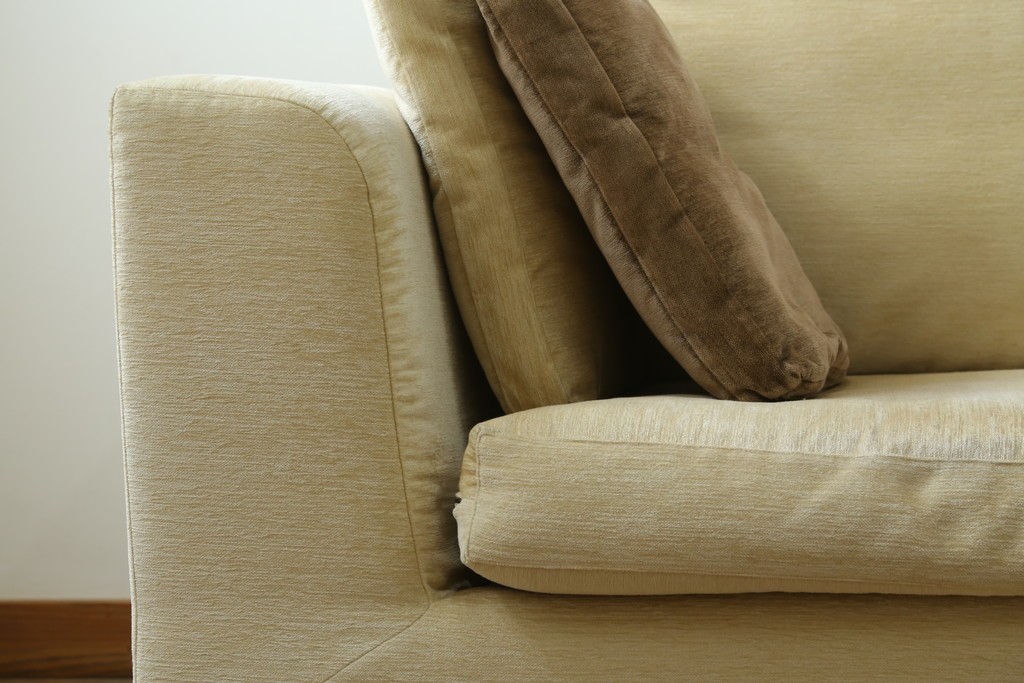 中古　美品　ミノッティ(Minotti)　パウエル(Powell)　ゆったりとくつろげるモダンなソファ　定価約240万円　(R-089447)