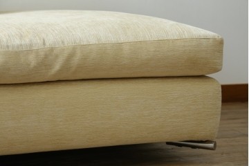 中古　美品　ミノッティ(Minotti)　パウエル(Powell)　ゆったりとくつろげるモダンなソファ　定価約240万円　(R-089447)