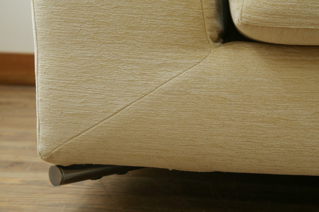 中古　美品　ミノッティ(Minotti)　パウエル(Powell)　ゆったりとくつろげるモダンなソファ　定価約240万円　(R-089447)