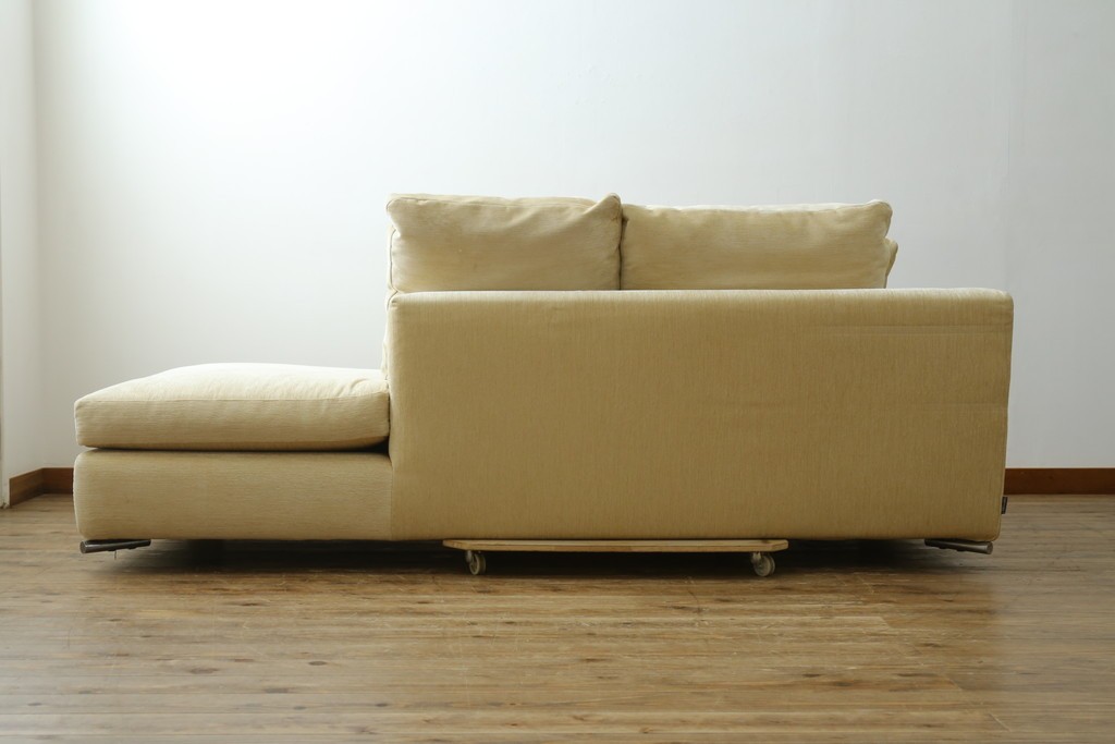 中古　美品　ミノッティ(Minotti)　パウエル(Powell)　ゆったりとくつろげるモダンなソファ　定価約240万円　(R-089447)