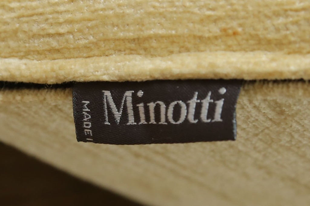 中古　美品　ミノッティ(Minotti)　パウエル(Powell)　ゆったりとくつろげるモダンなソファ　定価約240万円　(R-089447)