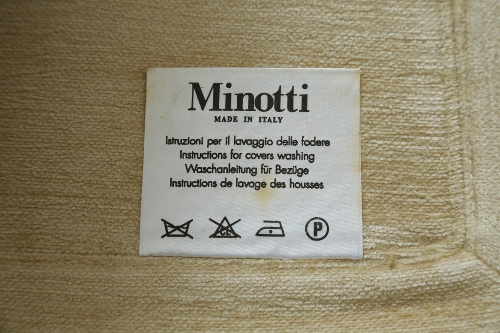 中古　美品　ミノッティ(Minotti)　パウエル(Powell)　ゆったりとくつろげるモダンなソファ　定価約240万円　(R-089447)