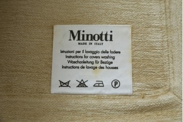 中古　美品　ミノッティ(Minotti)　パウエル(Powell)　ゆったりとくつろげるモダンなソファ　定価約240万円　(R-089447)