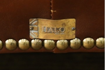 中古　美品　ハロ(HALO)　ケンジントン(KENSINGTON)　本革　チェスターフィールド　深みのあるブラウンが美しい2人掛けソファ　定価約55万円　(R-089448)