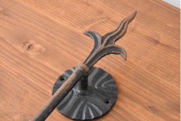 イギリスヴィンテージ　1980年頃　アイアン製　先端の流麗な装飾が印象的なドアハンドル2個セット　(R-089451)