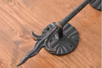 イギリスヴィンテージ　1980年頃　アイアン製　先端の流麗な装飾が印象的なドアハンドル2個セット　(R-089451)