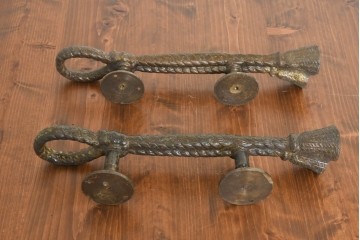 イギリスヴィンテージ　真鍮　ロープをかたどった装飾的なドアハンドル2個セット　(R-089452)