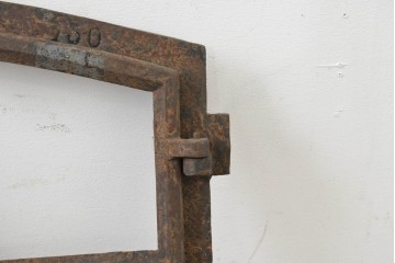 イギリスヴィンテージ建具　鋳鉄製　緩やかなアーチ型を描く素朴な窓枠　(R-089454)