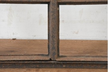 イギリスヴィンテージ建具　鋳鉄製　緩やかなアーチ型を描く素朴な窓枠　(R-089454)