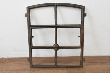 イギリスヴィンテージ建具　鋳鉄製　素朴な風合いを楽しめる格子窓枠　(R-089455)