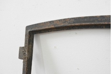 イギリスヴィンテージ建具　鋳鉄製　素朴な風合いを楽しめる格子窓枠　(R-089455)