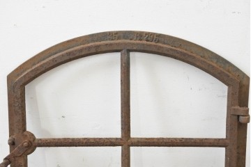 イギリスヴィンテージ建具　鋳鉄製　緩やかなアーチ型を描く素朴な窓枠　(R-089456)