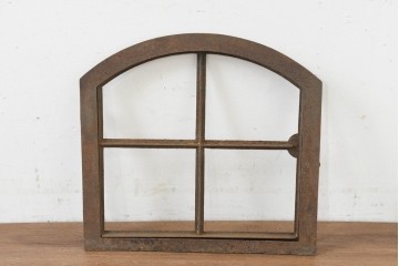 イギリスヴィンテージ建具　鋳鉄製　緩やかなアーチ型を描く素朴な窓枠　(R-089456)
