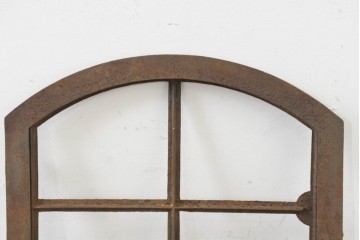 イギリスヴィンテージ建具　鋳鉄製　緩やかなアーチ型を描く素朴な窓枠　(R-089456)