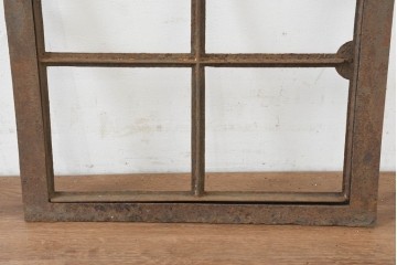 イギリスヴィンテージ建具　鋳鉄製　緩やかなアーチ型を描く素朴な窓枠　(R-089456)
