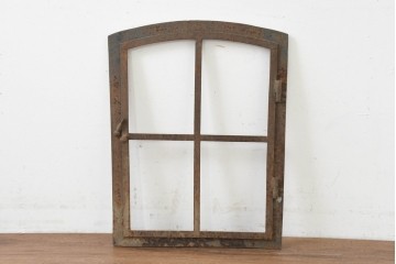 イギリスヴィンテージ建具　鋳鉄製　素朴な風合いを楽しめる窓枠　(R-089457)