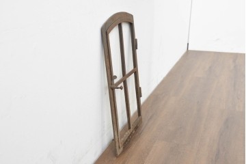 イギリスヴィンテージ建具　鋳鉄製　素朴な風合いを楽しめる窓枠　(R-089457)