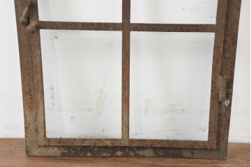 イギリスヴィンテージ建具　鋳鉄製　素朴な風合いを楽しめる窓枠　(R-089457)