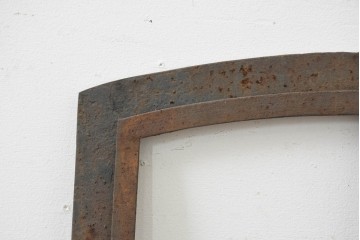 イギリスヴィンテージ建具　鋳鉄製　素朴な風合いを楽しめる窓枠　(R-089457)