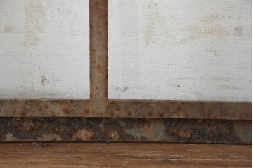 イギリスヴィンテージ建具　鋳鉄製　素朴な風合いを楽しめる窓枠　(R-089457)