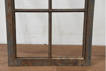 イギリスヴィンテージ建具　鋳鉄製　素朴な風合いを楽しめる窓枠　(R-089457)