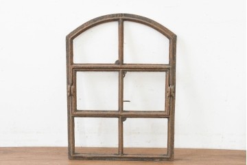 イギリスヴィンテージ建具　鋳鉄製　素朴な風合いを楽しめる窓枠　(R-089460)