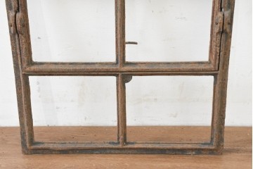 イギリスヴィンテージ建具　鋳鉄製　素朴な風合いを楽しめる窓枠　(R-089460)