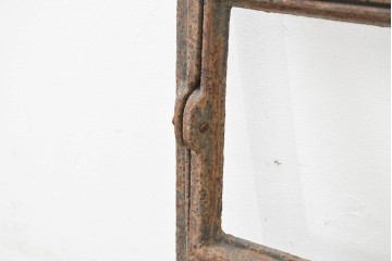 イギリスヴィンテージ建具　鋳鉄製　素朴な風合いを楽しめる窓枠　(R-089460)