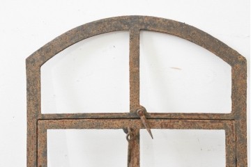 イギリスヴィンテージ建具　鋳鉄製　緩やかなアーチ型を描く素朴な窓枠　(R-089461)