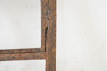 イギリスヴィンテージ建具　鋳鉄製　緩やかなアーチ型を描く素朴な窓枠　(R-089461)
