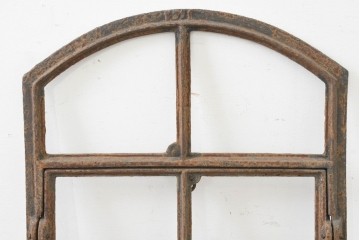 イギリスヴィンテージ建具　鋳鉄製　緩やかなアーチ型を描く素朴な窓枠　(R-089461)