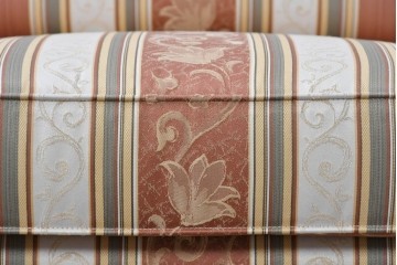 新古　美品　展示品　maruni(マルニ木工)　地中海シリーズ　モナコハイ　ヨーロピアン調の3人掛けソファ　(R-089468)