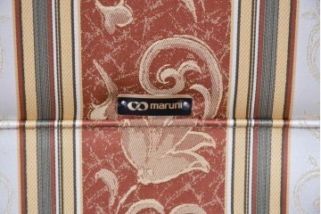 新古　美品　展示品　maruni(マルニ木工)　地中海シリーズ　モナコハイ　ヨーロピアン調の3人掛けソファ　(R-089468)